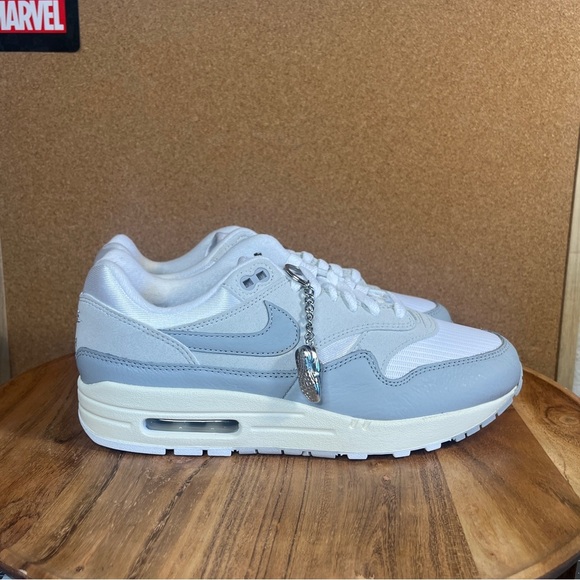 Nike
Air max
‘Pure platinum’/ sail/light/smoke Grey
Brand new - Picture 3 of 10